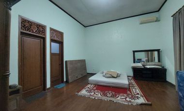 Rumah Mewah Luas Klasik Jati di Tengah Kota Solo