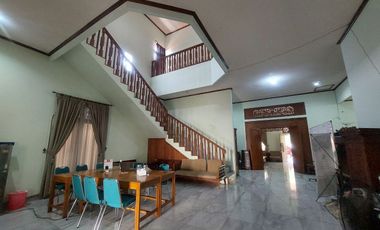 Rumah Mewah Luas Klasik Jati di Tengah Kota Solo