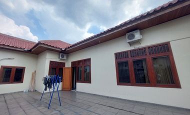 Rumah Mewah Luas Klasik Jati di Tengah Kota Solo