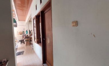 Rumah Mewah Luas Klasik Jati di Tengah Kota Solo