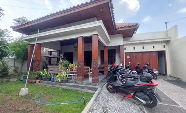 Rumah Mewah Luas Klasik Jati di Tengah Kota Solo