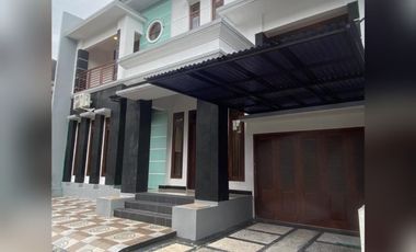 Dijual Rumah 2.5 Lantai Full Furnished dlm Perumahan dkt Mirota Kampus