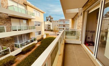 Soleado departamento en arriendo por año corrido