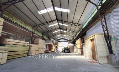 Amplio local comercial en pleno centro