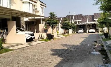 disewakan murah rumah 2 lantai ada carport Puri Safira Menganti