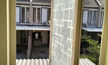 disewakan murah rumah 2 lantai ada carport Puri Safira Menganti