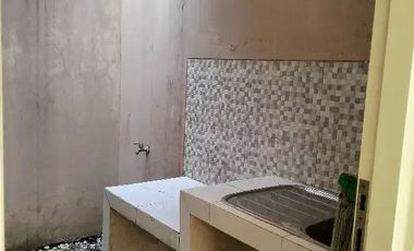 disewakan murah rumah 2 lantai ada carport Puri Safira Menganti