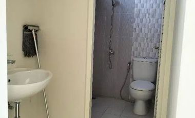 disewakan murah rumah 2 lantai ada carport Puri Safira Menganti