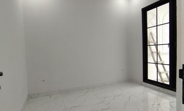 Rumah Baru 3 lantai Dalam Townhouse Besar Jagakarsa Jakarta Selatan