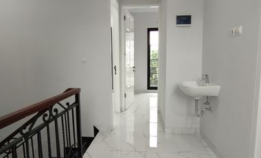 Rumah Baru 3 lantai Dalam Townhouse Besar Jagakarsa Jakarta Selatan