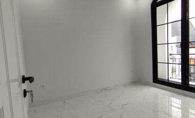 Rumah Baru 3 lantai Dalam Townhouse Besar Jagakarsa Jakarta Selatan