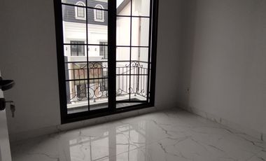 Rumah Baru 3 lantai Dalam Townhouse Besar Jagakarsa Jakarta Selatan