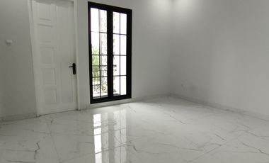 Rumah Baru 3 lantai Dalam Townhouse Besar Jagakarsa Jakarta Selatan