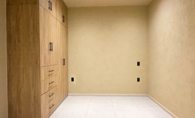 CASA EN VENTA 1 PLANTA, 3 RECÁMARAS, 2 BAÑOS, COCHERA PARA 2 AUTOS