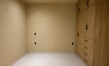 CASA EN VENTA 1 PLANTA, 3 RECÁMARAS, 2 BAÑOS, COCHERA PARA 2 AUTOS