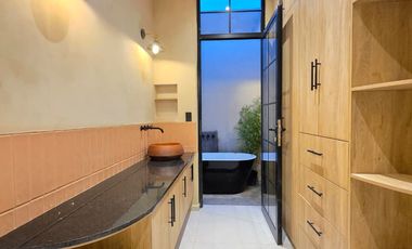 CASA EN VENTA 1 PLANTA, 3 RECÁMARAS, 2 BAÑOS, COCHERA PARA 2 AUTOS