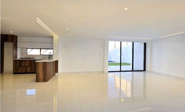 Vendo Casa, Urbanización Marina Blue,  con amplia area social.