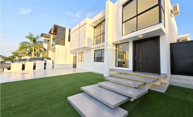 Vendo Casa, Urbanización Marina Blue,  con amplia area social.