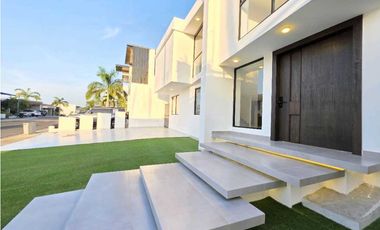 Vendo Casa, Urbanización Marina Blue,  con amplia area social.