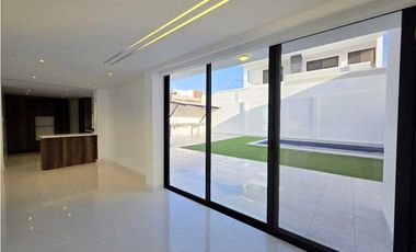 Vendo Casa, Urbanización Marina Blue,  con amplia area social.