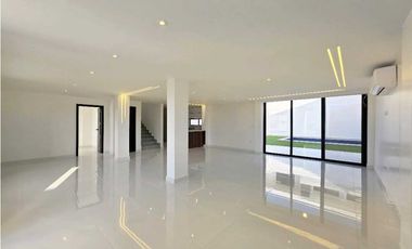 Vendo Casa, Urbanización Marina Blue,  con amplia area social.