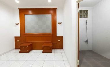 Disewakan Rumah Baru Renovasi 5 Kamar Gading Kirana