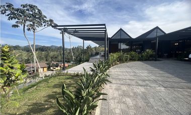 CASA MODERNA EN PARCELACIÓN EL RETIRO SMG