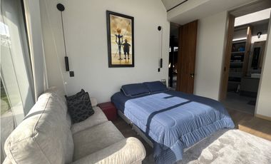 CASA MODERNA EN PARCELACIÓN EL RETIRO SMG