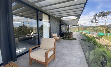 CASA MODERNA EN PARCELACIÓN EL RETIRO SMG