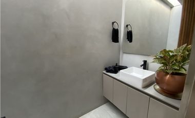 CASA MODERNA EN PARCELACIÓN EL RETIRO SMG