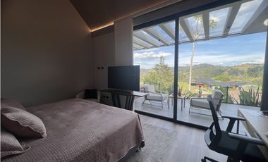 CASA MODERNA EN PARCELACIÓN EL RETIRO SMG