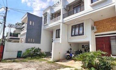 Rumah Bagus Menzanine DI Cluster Margasatwa Cilandak Jaksel