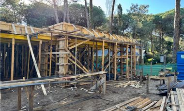 CASA EN POZO / REINAMORA AL 1500 - CARILÓ