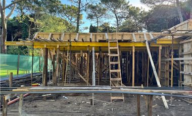 CASA EN POZO / REINAMORA AL 1500 - CARILÓ