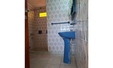 MOGOTES ; CHALET AMPLIO DE EXCELENTE CONSTRUCCION.-