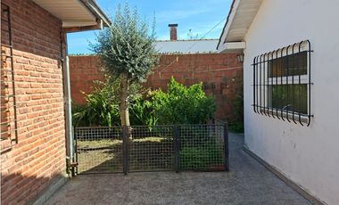 MOGOTES ; CHALET AMPLIO DE EXCELENTE CONSTRUCCION.-