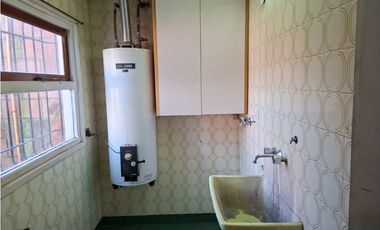 MOGOTES ; CHALET AMPLIO DE EXCELENTE CONSTRUCCION.-