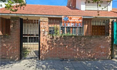 MOGOTES ; CHALET AMPLIO DE EXCELENTE CONSTRUCCION.-