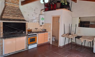 MOGOTES ; CHALET AMPLIO DE EXCELENTE CONSTRUCCION.-