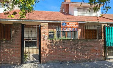 MOGOTES ; CHALET AMPLIO DE EXCELENTE CONSTRUCCION.-