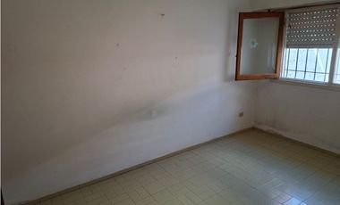 MOGOTES ; CHALET AMPLIO DE EXCELENTE CONSTRUCCION.-