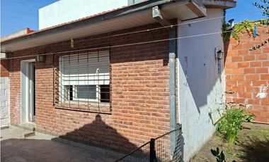 MOGOTES ; CHALET AMPLIO DE EXCELENTE CONSTRUCCION.-