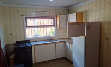 MOGOTES ; CHALET AMPLIO DE EXCELENTE CONSTRUCCION.-