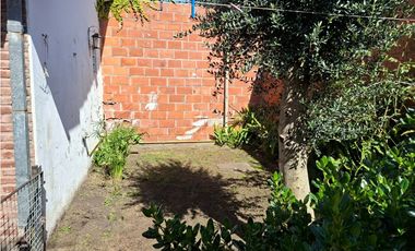 MOGOTES ; CHALET AMPLIO DE EXCELENTE CONSTRUCCION.-