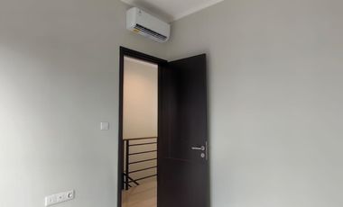 249. Disewakan Rumah 2 Lantai di Summarecon Crown Gading Regia Bekasi