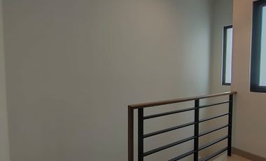 249. Disewakan Rumah 2 Lantai di Summarecon Crown Gading Regia Bekasi