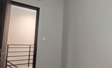 249. Disewakan Rumah 2 Lantai di Summarecon Crown Gading Regia Bekasi