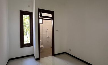 BDW DIJUAL RUMAH MEWAH DI MANYAR TIRTOYOSO UTARA DEKAT DHARMAHUSADA