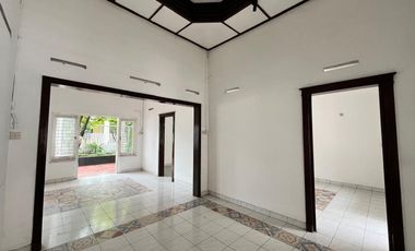 Disewakan Bangunan ex guest house jl Kampar dekat Sutos, Ciwo