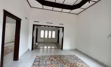 Disewakan Bangunan ex guest house jl Kampar dekat Sutos, Ciwo